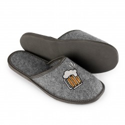 Śmieszne kapcie męskie, szare, haftowane kufel
