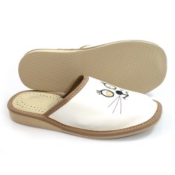 Kapcie damskie, kotek beżowe. Wygodne pantofle domowe.