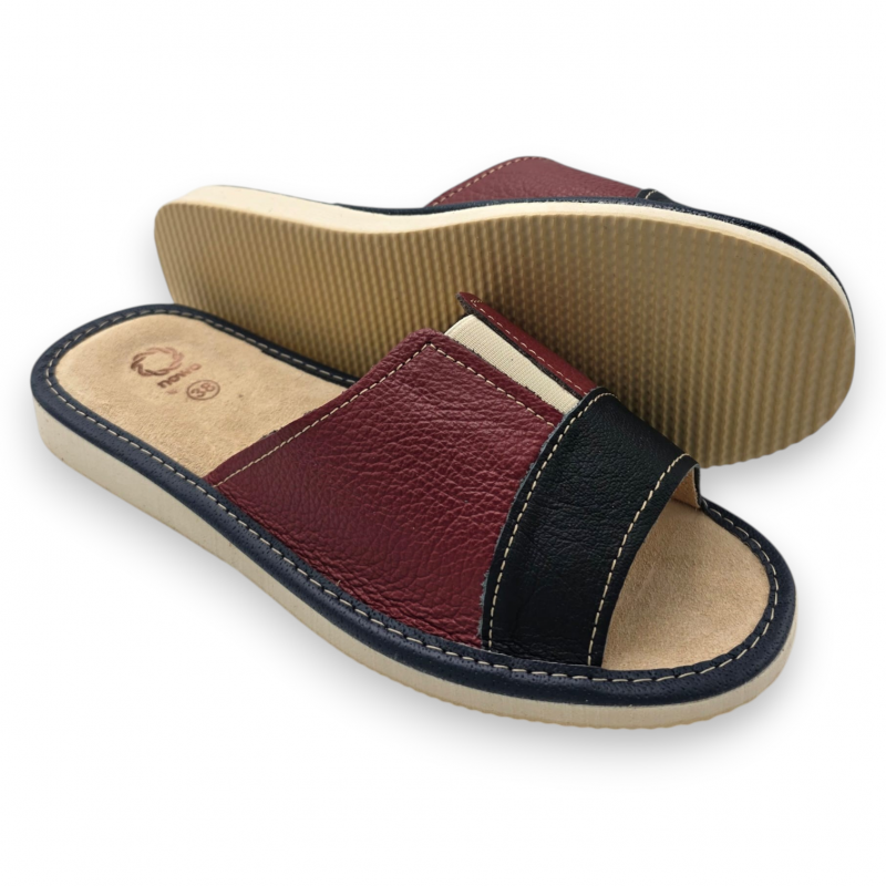 Kapcie damskie z gumka, bordowe na szerszą stronę