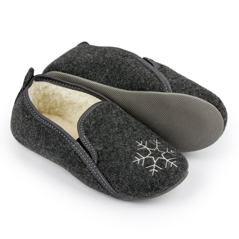 Bambosze damskie czarne filcowe ocieplane śnieżynki